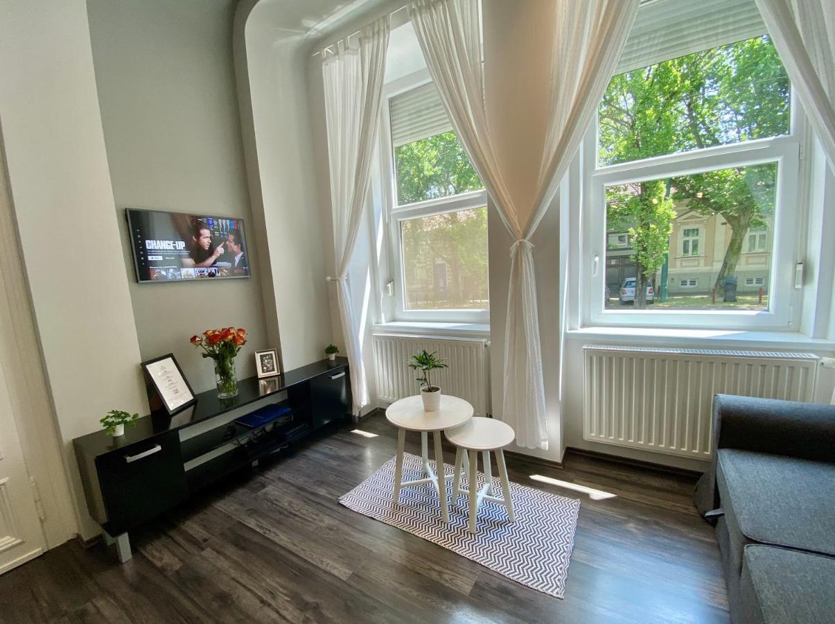 Art Apartment Segedyn Zewnętrze zdjęcie