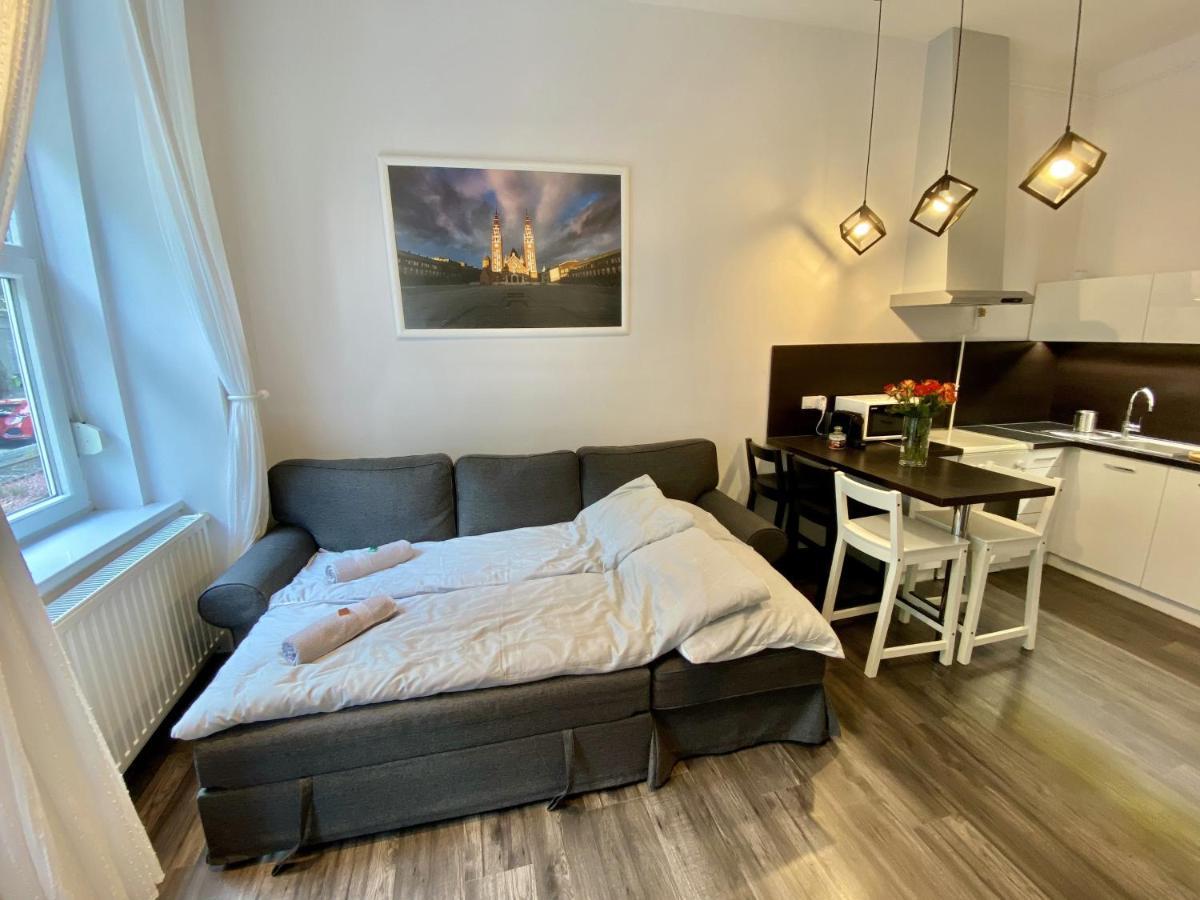 Art Apartment Segedyn Zewnętrze zdjęcie